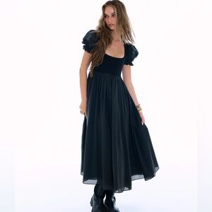 Selkie NWT Caviar French Heiress Dress Small